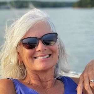 Meet your Posher, Joni